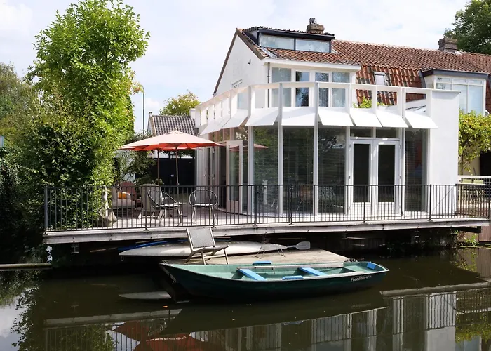 Foto de Lovely House On The Water Near Amsterdam 's-Graveland